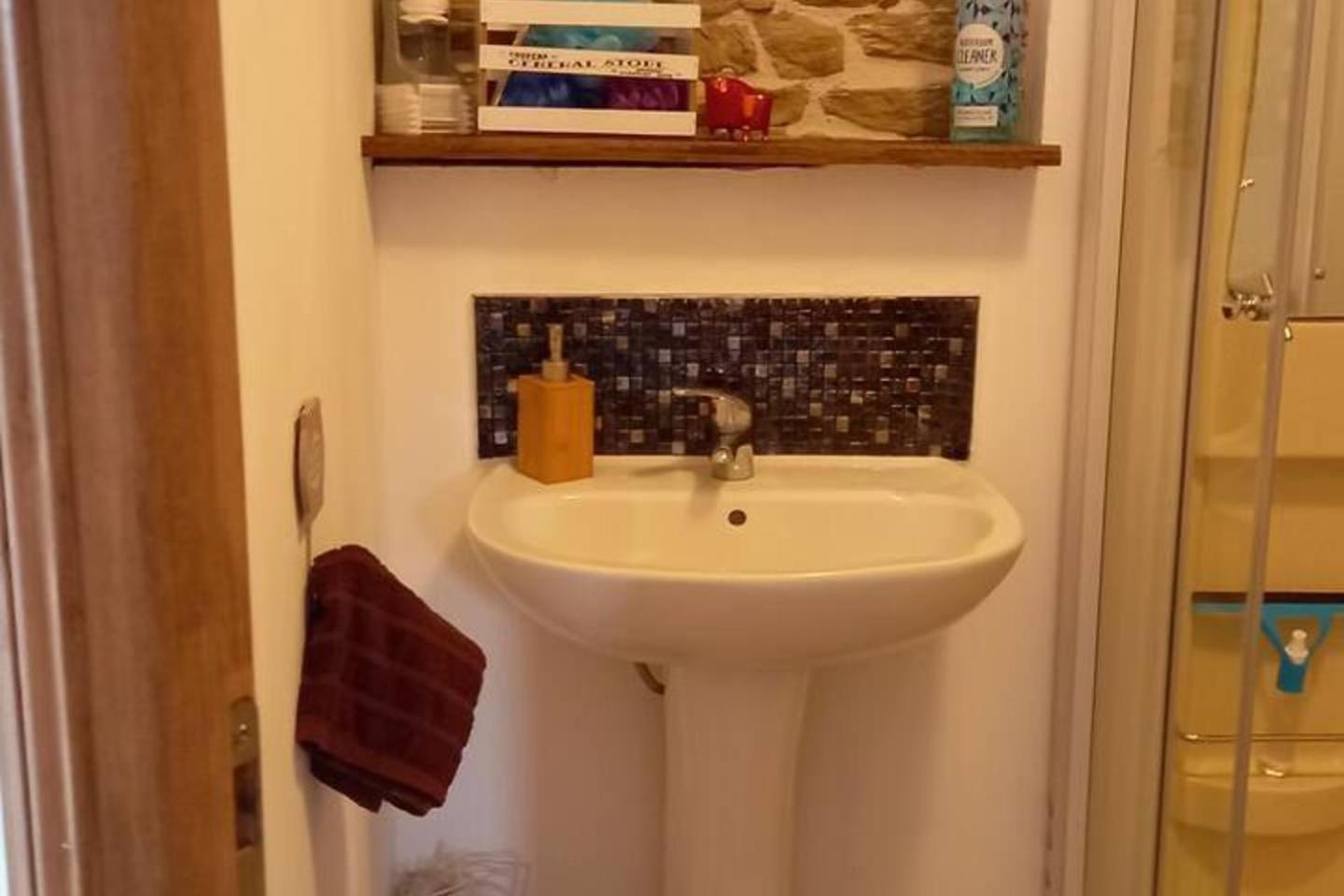 Mortain-Bocage - 2-Bed Wisteria Cottage - Sleeps 4 Notre-Dame-du-Touchet Екстериор снимка